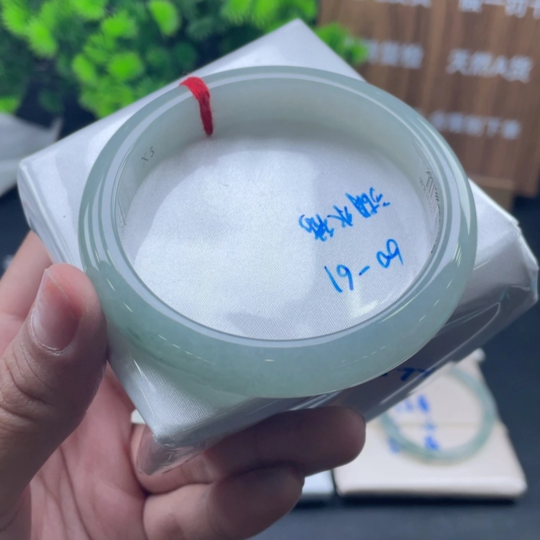 翡翠手镯未镶嵌湖水绿60.5