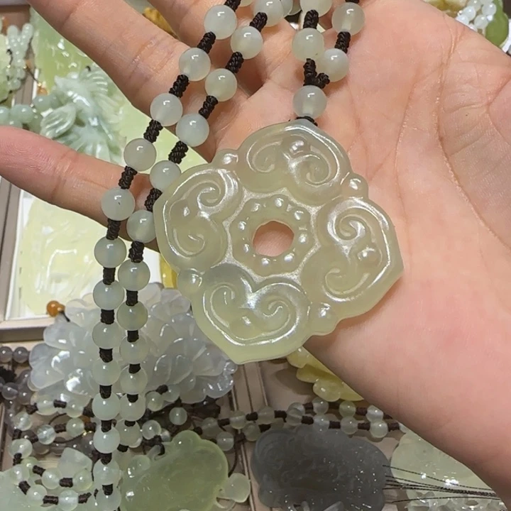 蛇纹石玉吊坠未镶嵌