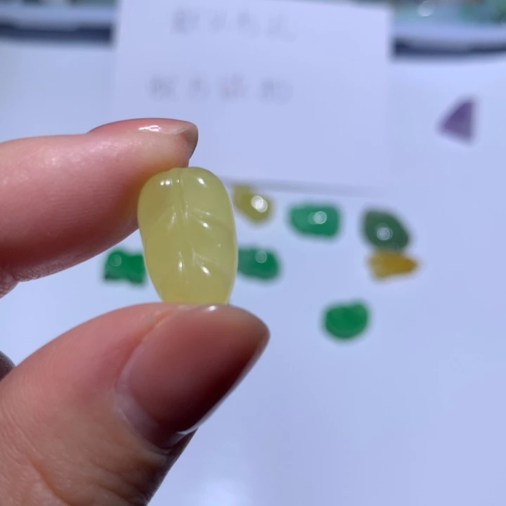 翡翠未镶嵌颈饰树叶