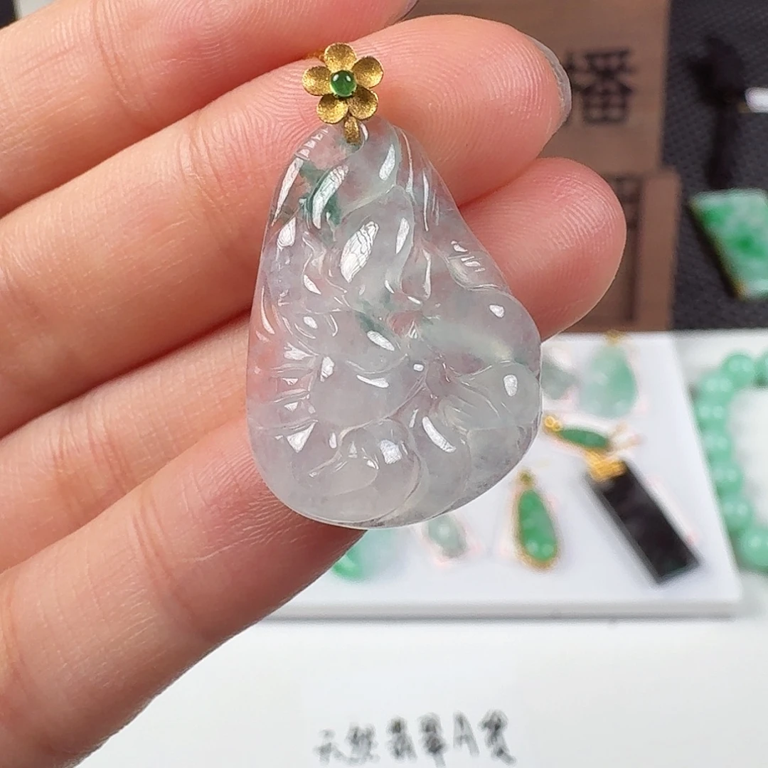 翡翠18K金镶嵌颈饰