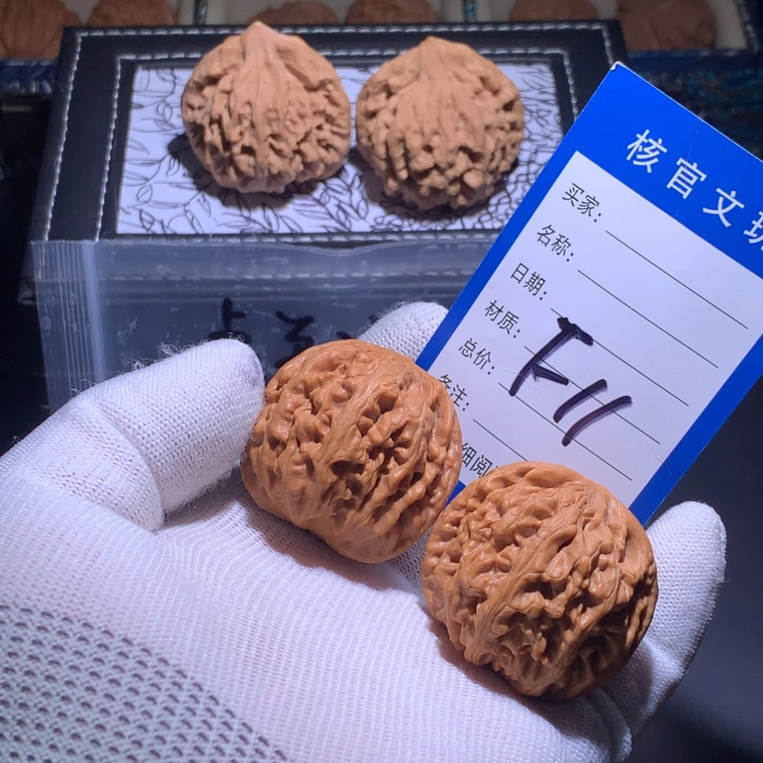文玩核桃吊坠红锦鲤