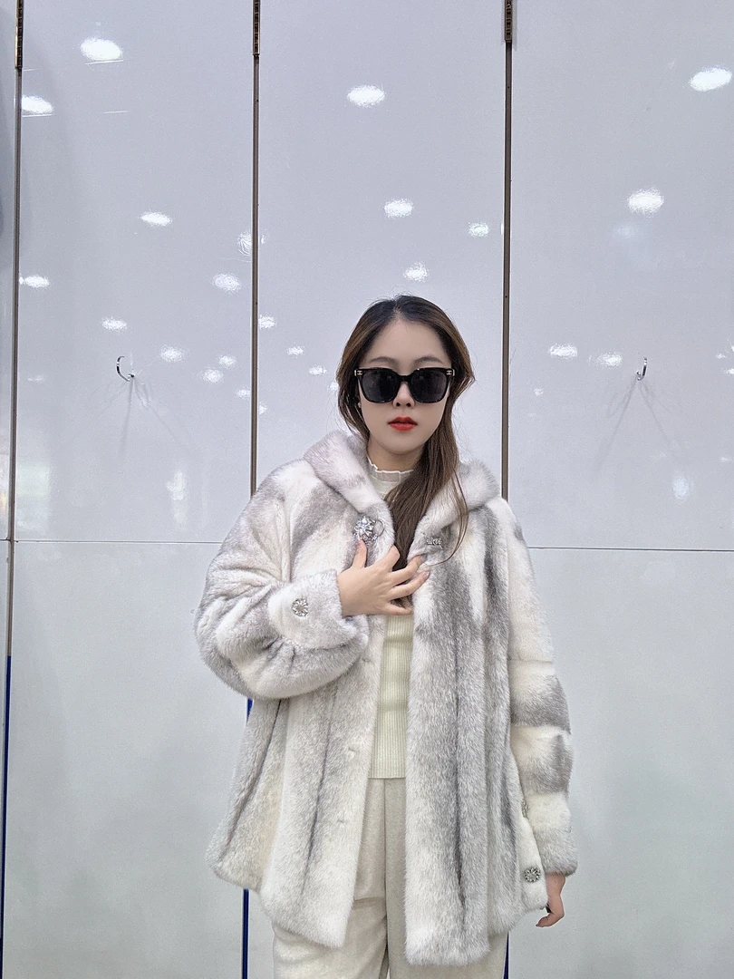 冬季新款时尚气质休闲百搭十字貂皮外套六浪