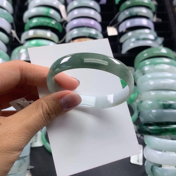 翡翠手镯未镶嵌公主