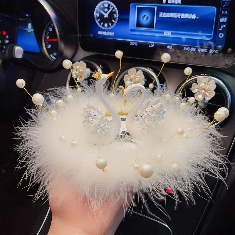 情侣天鹅汽车摆件车载装饰女神香薰装饰车内中控台高档装饰用品