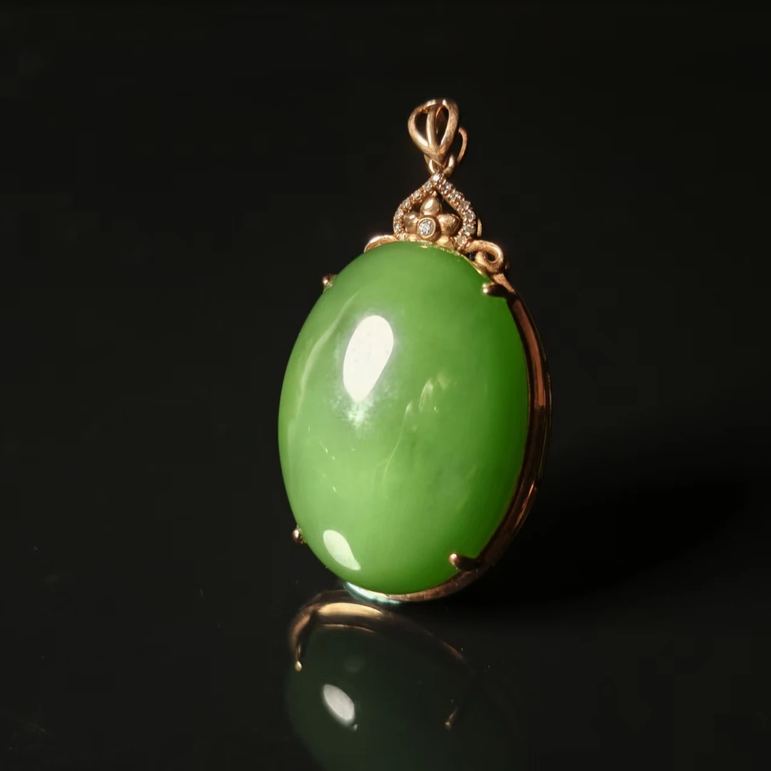 lot7006 18k镶嵌蛋面吊坠 和田玉碧玉 38.5*21.3*10mm 8.2g