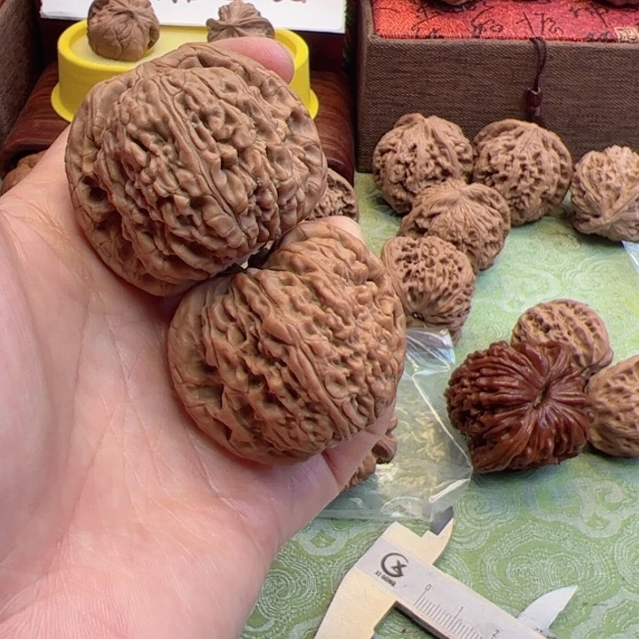 吊坠文玩核桃南疆石文玩核桃手把件
