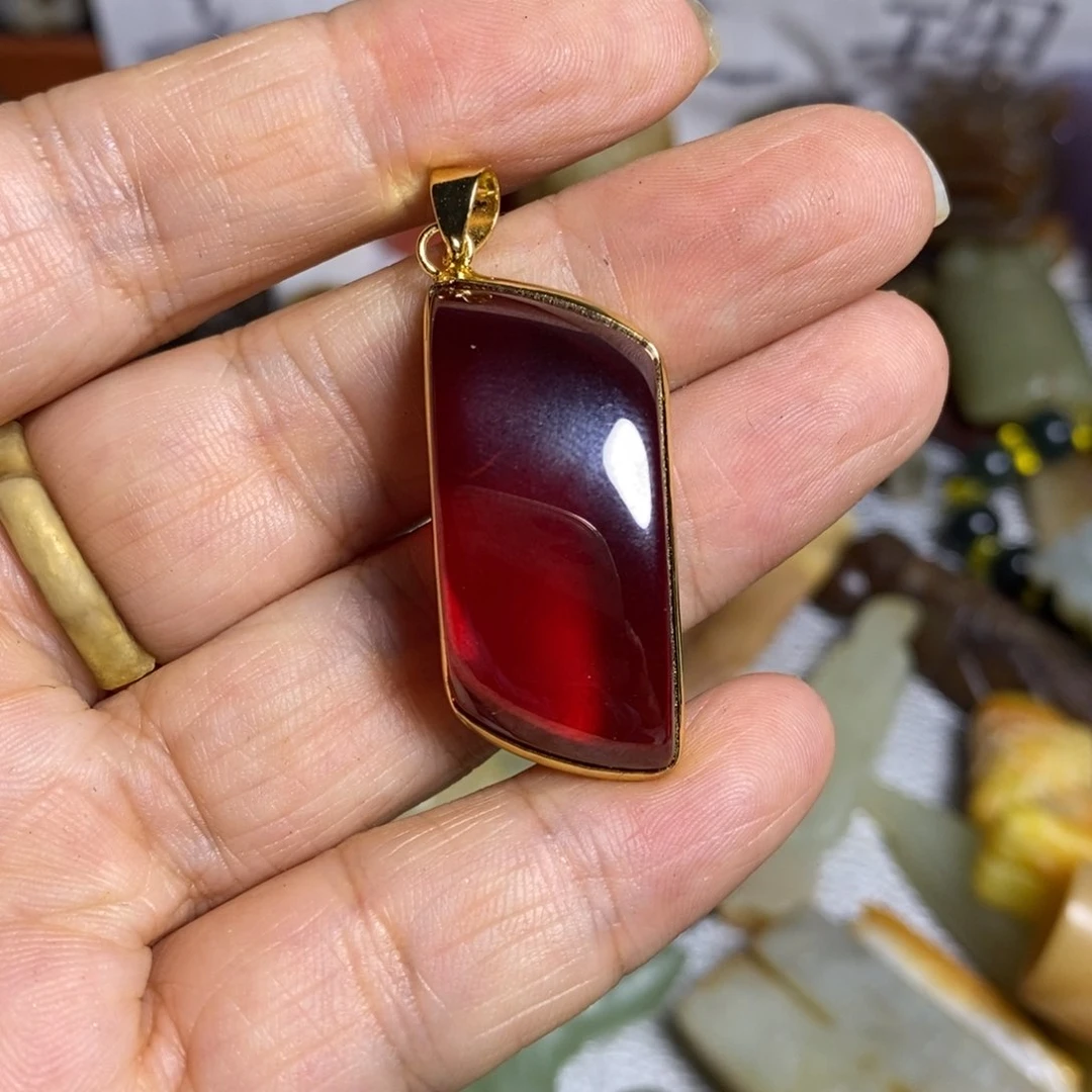 和田玉（糖玉）未镶嵌颈饰彩**?