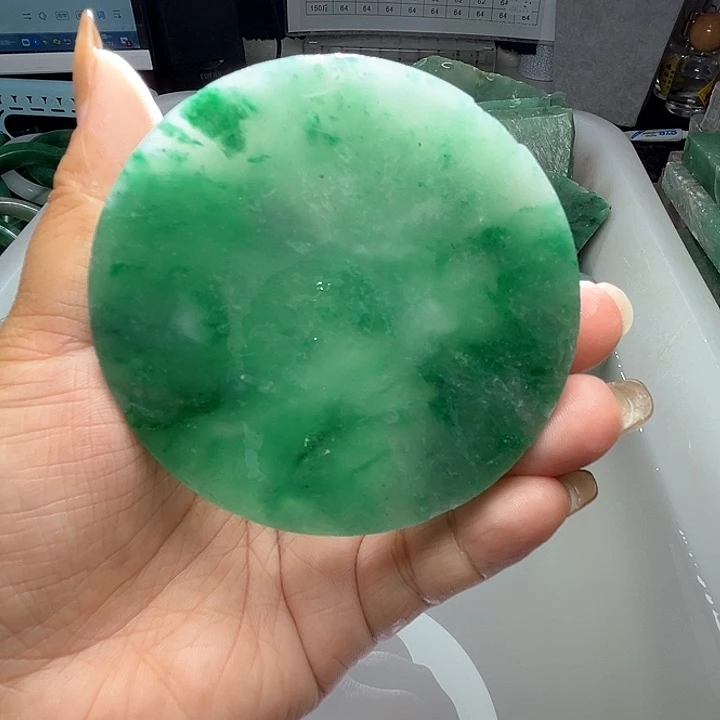 定制石英质玉岁***?定制天然非洲翠手镯