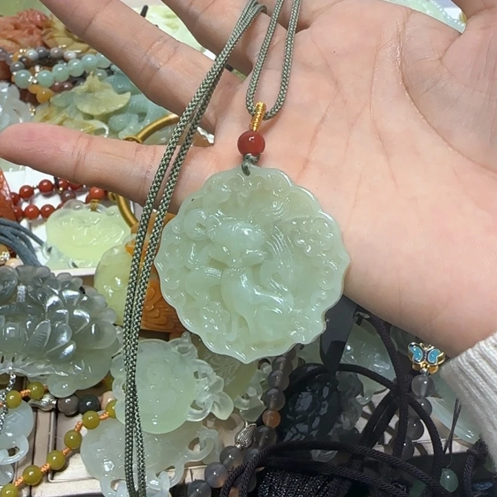 蛇纹石玉吊坠未镶嵌