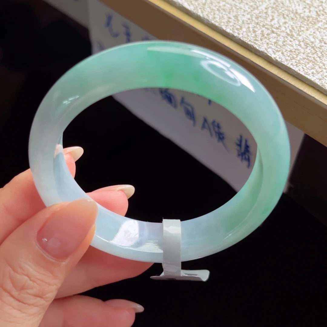 未镶嵌手镯翡翠手镯