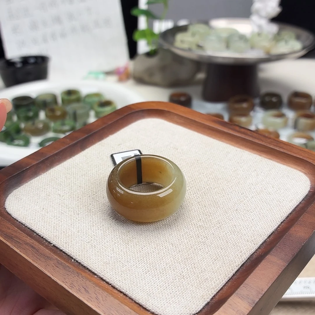 未镶嵌戒圈和田玉F23一口奶糖墩墩18.2不退换