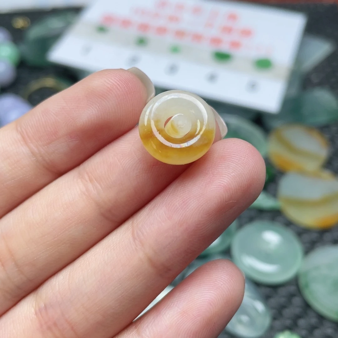 未镶嵌挂件翡翠L****儿  翡翠