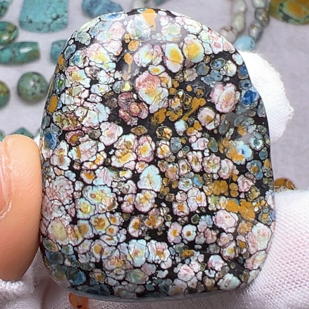 绿松石未镶嵌珠宝奇石