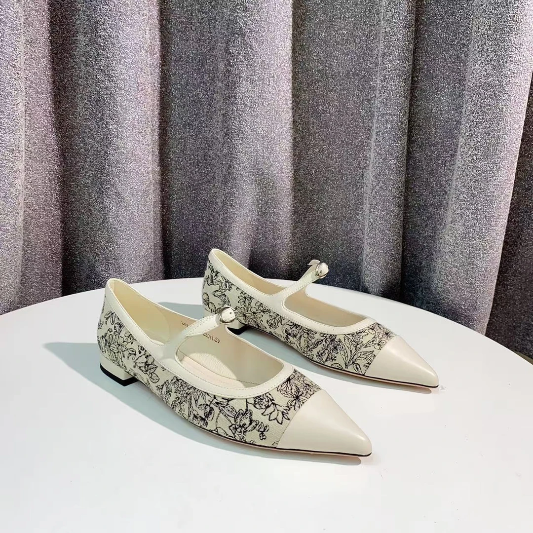 C1142 白色  时尚低跟尖头复古刺绣浅口女单鞋