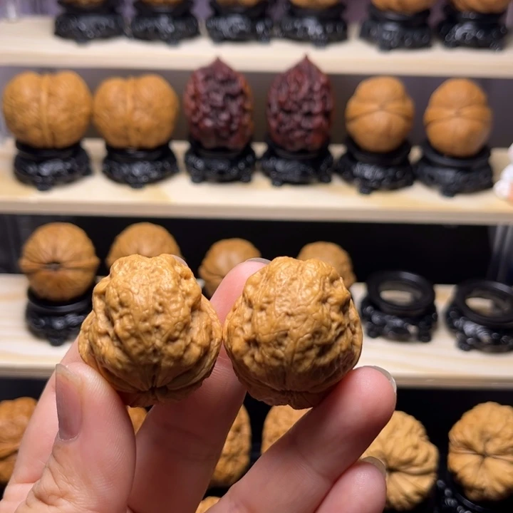 文玩核桃吊坠12w小玉蝉