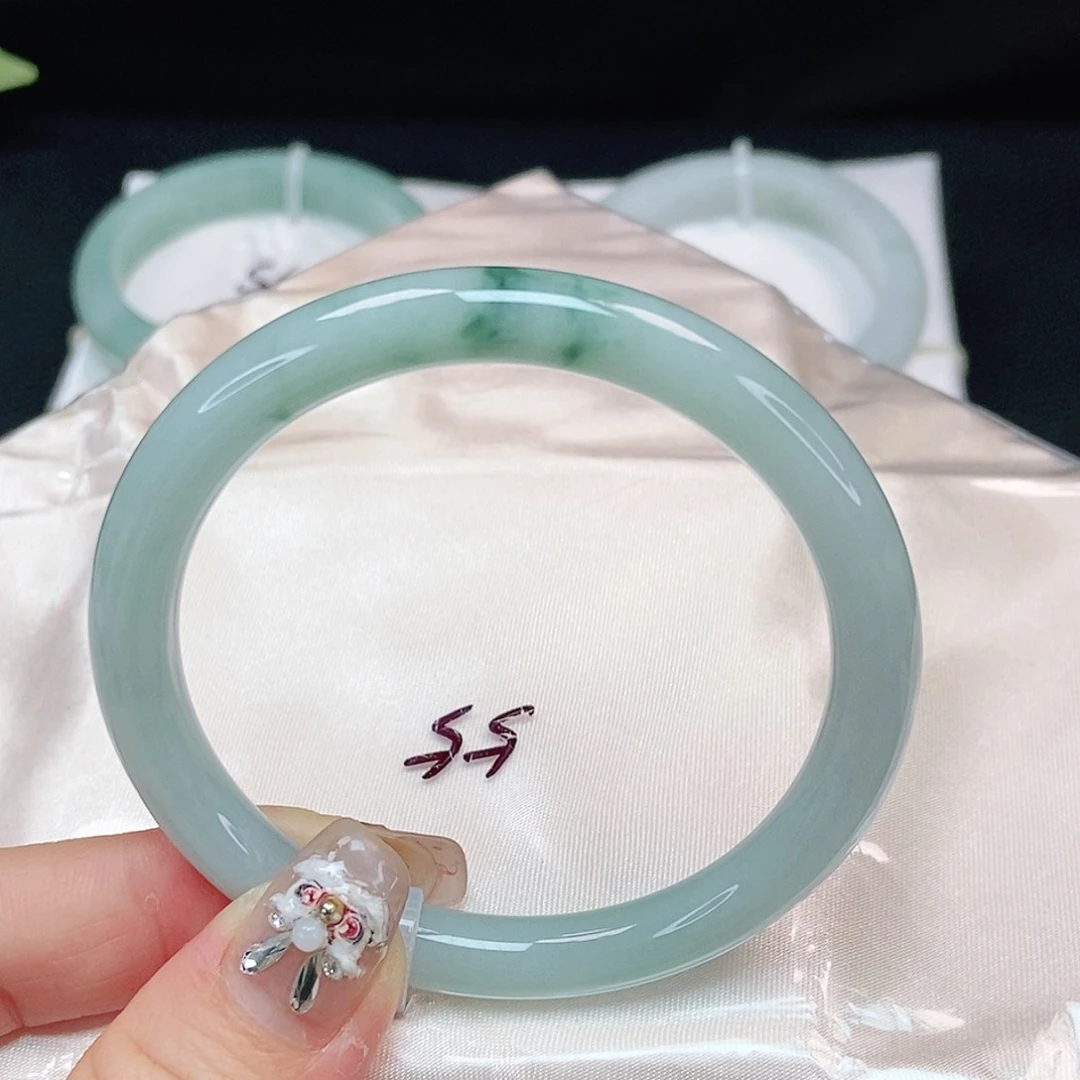 翡翠手镯未镶嵌飘蓝花胶美人条