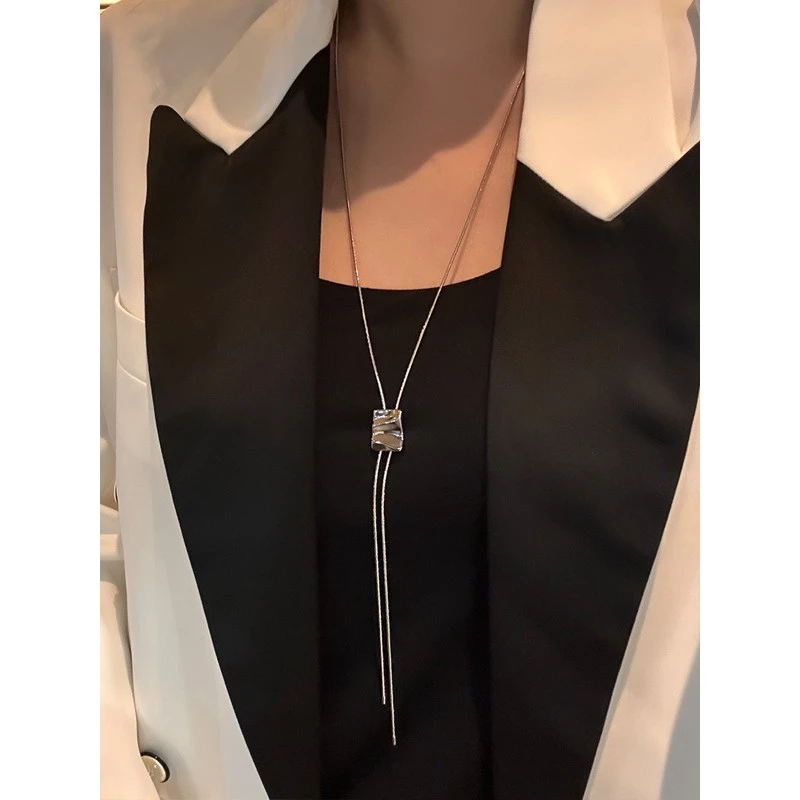 简约高级感光面方块吊坠项链小众百搭锁骨链毛衣链饰品时尚轻奢
