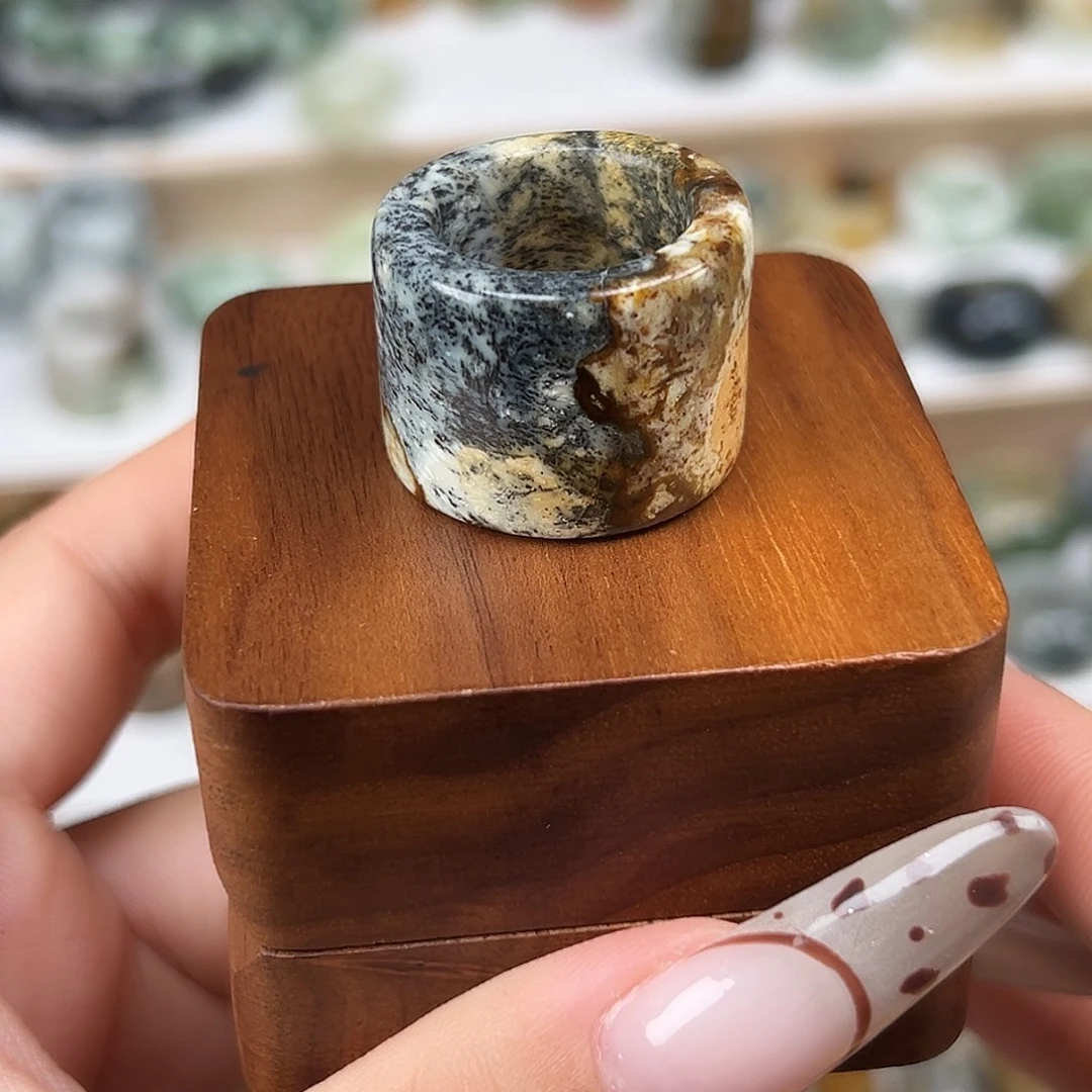 蛇纹石玉未镶嵌戒指内径17.4