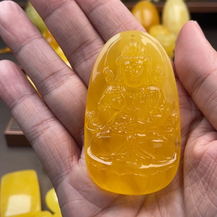 琥珀未镶嵌颈饰如图