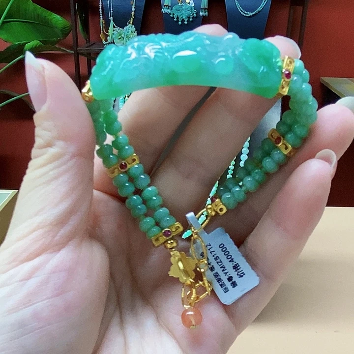 翡翠未镶嵌颈饰手牌