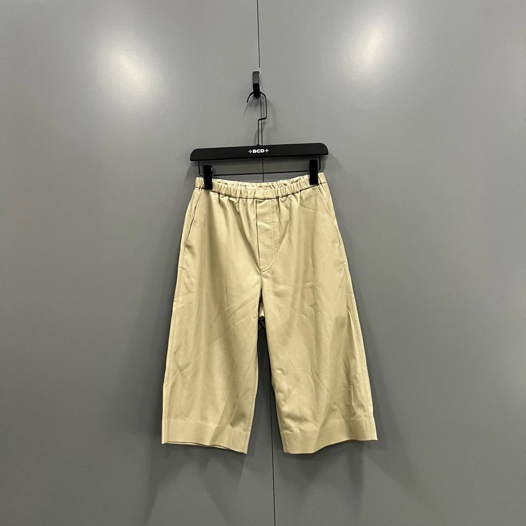 99新 maje (zz7)Nanushka 卡其色皮短裤  bc011967