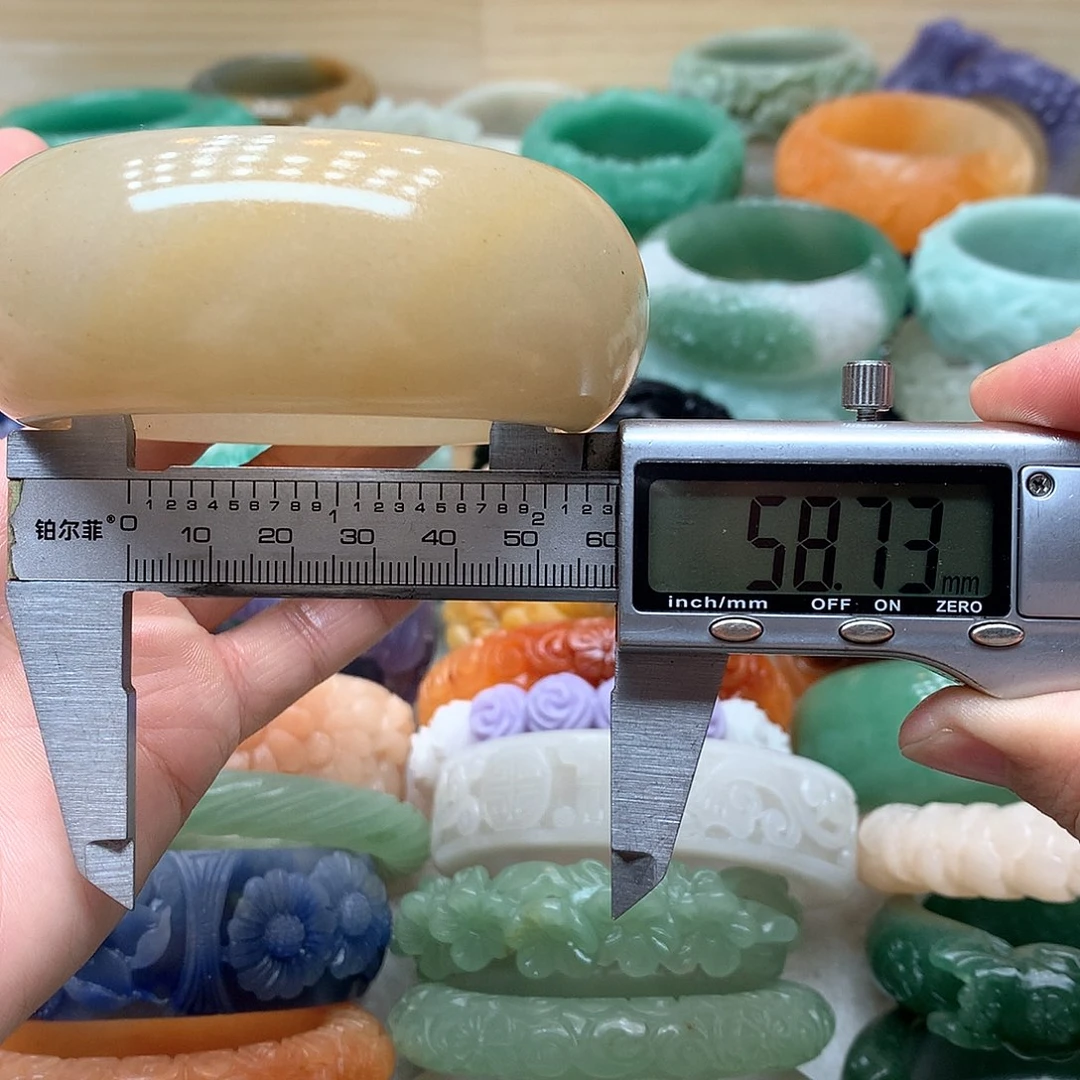 未镶嵌手镯石英质玉