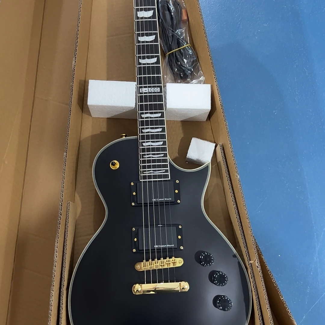 李***威8866876877877888