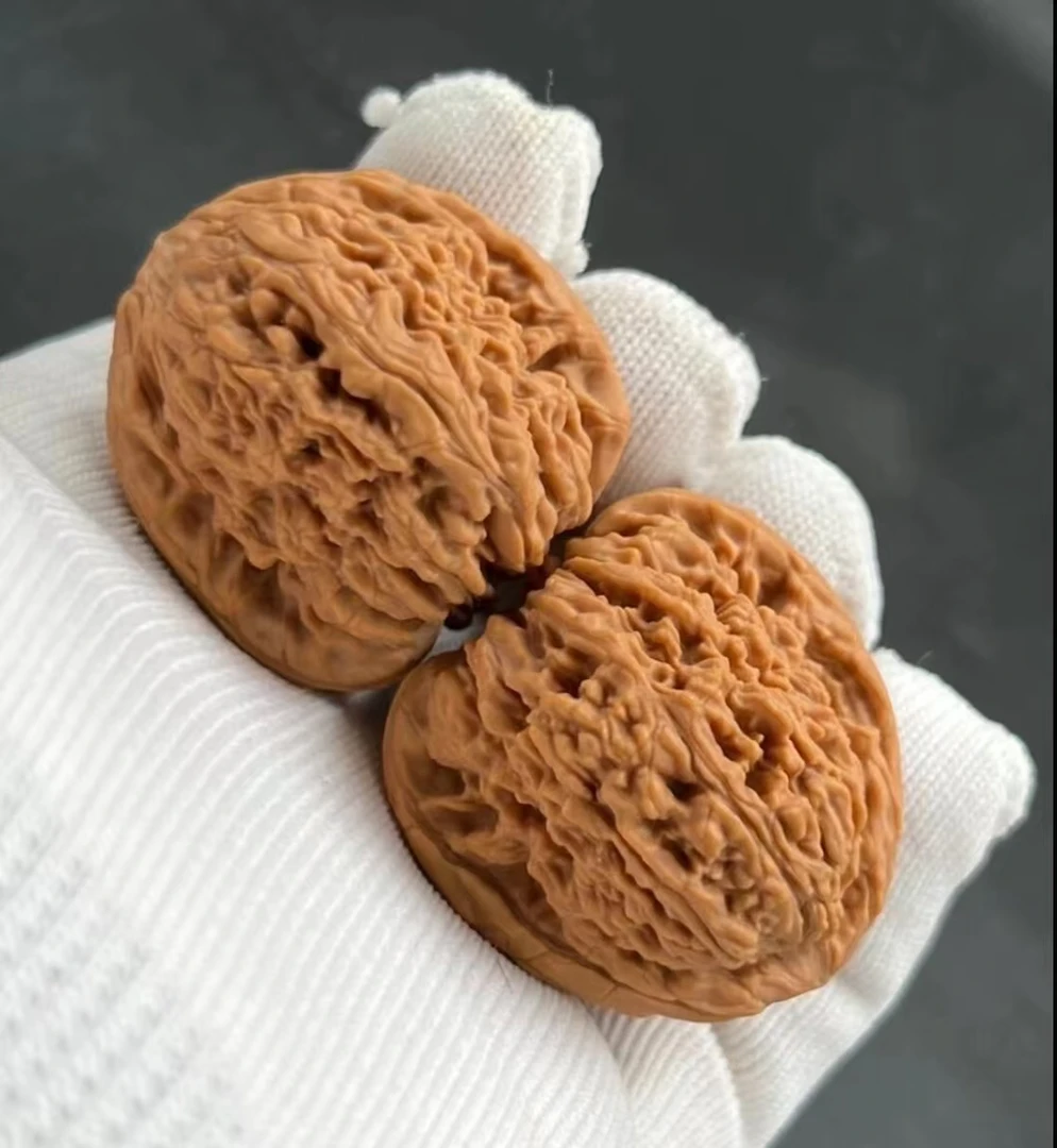 涿鹿县南将石万字纽花纹窝底炮弹桩蚂蚁纹老树野生果精配文玩核桃