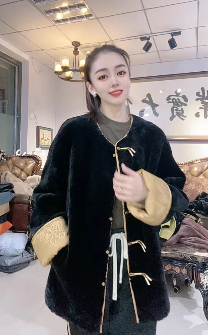皮掌柜推荐2025款国风两面穿绵羊皮毛一体外套OP 680