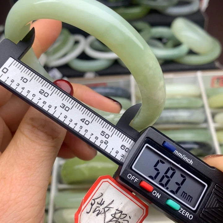 蛇纹石玉未镶嵌手镯503