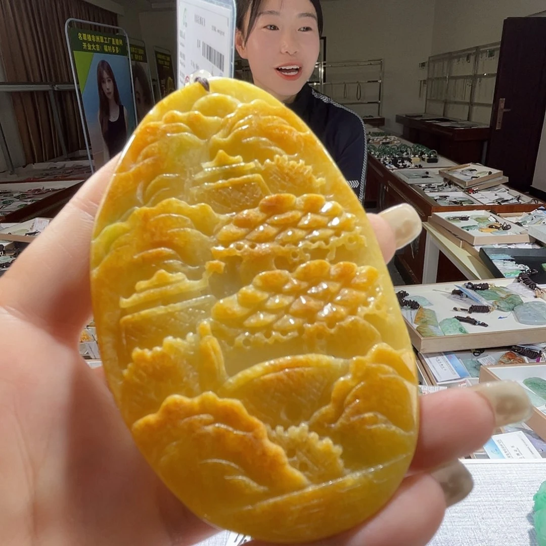 翡翠未镶嵌颈饰一