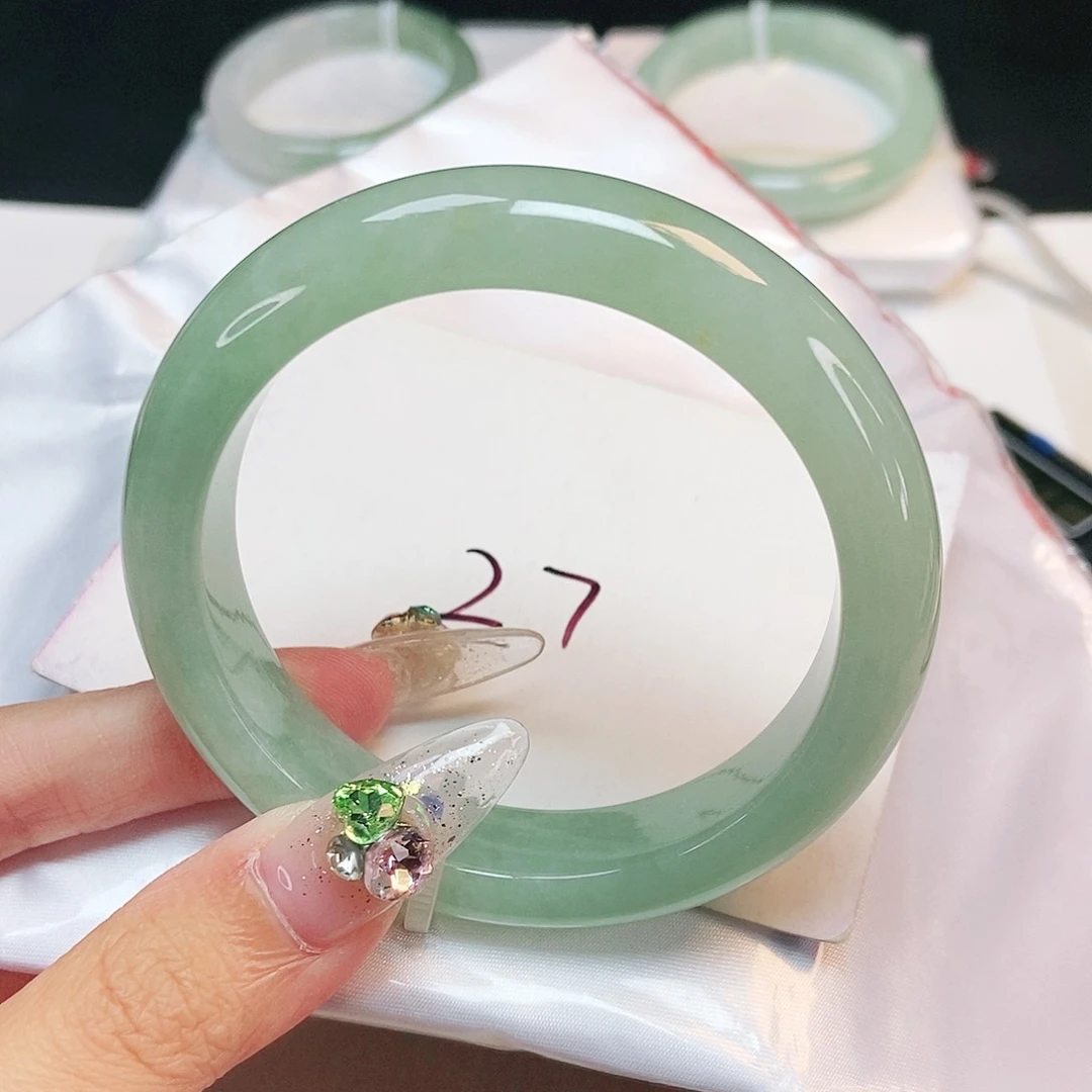 翡翠手镯未镶嵌55.9圈