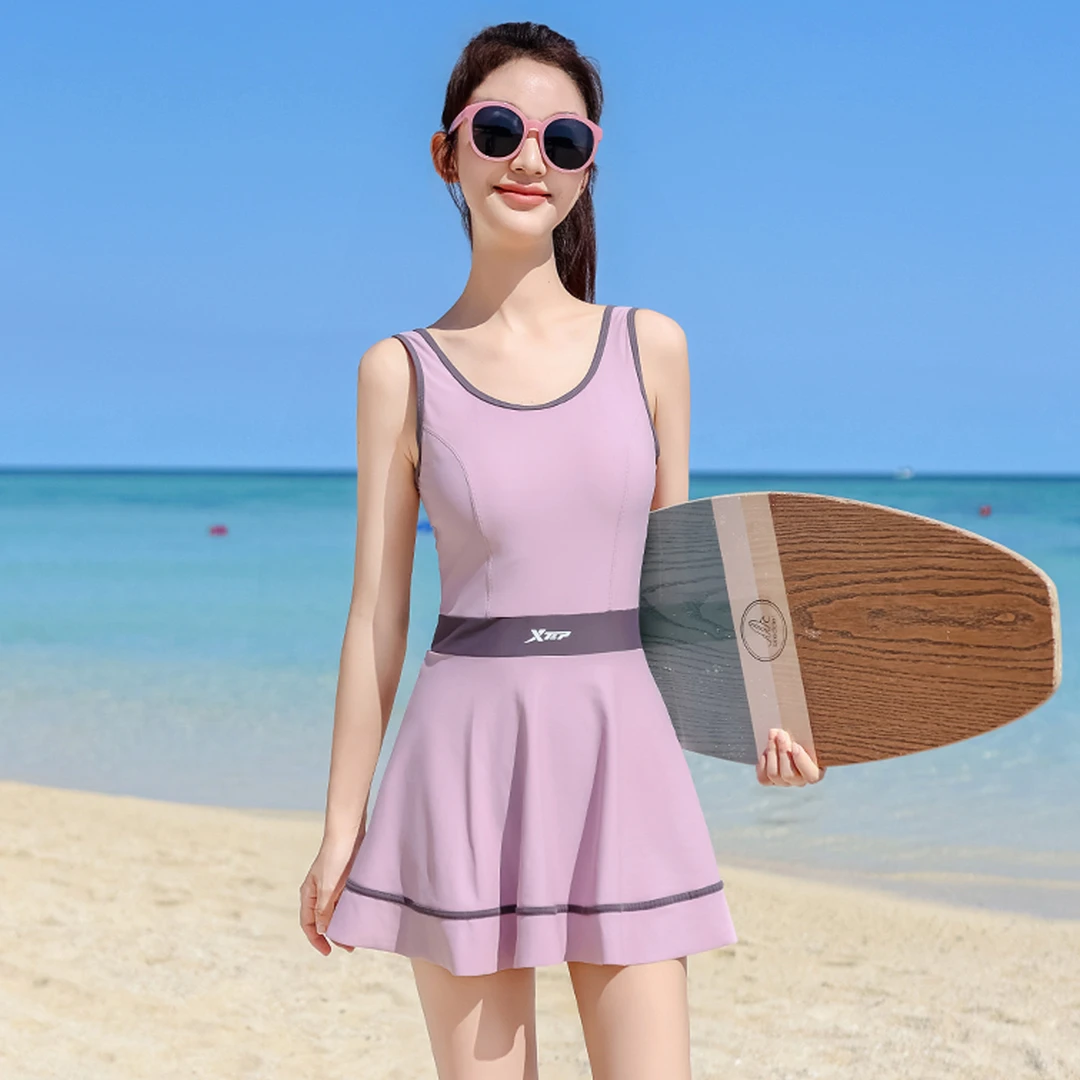 特步泳衣女款2025年新款显瘦遮肚连体保守小胸聚拢度假海边游泳装