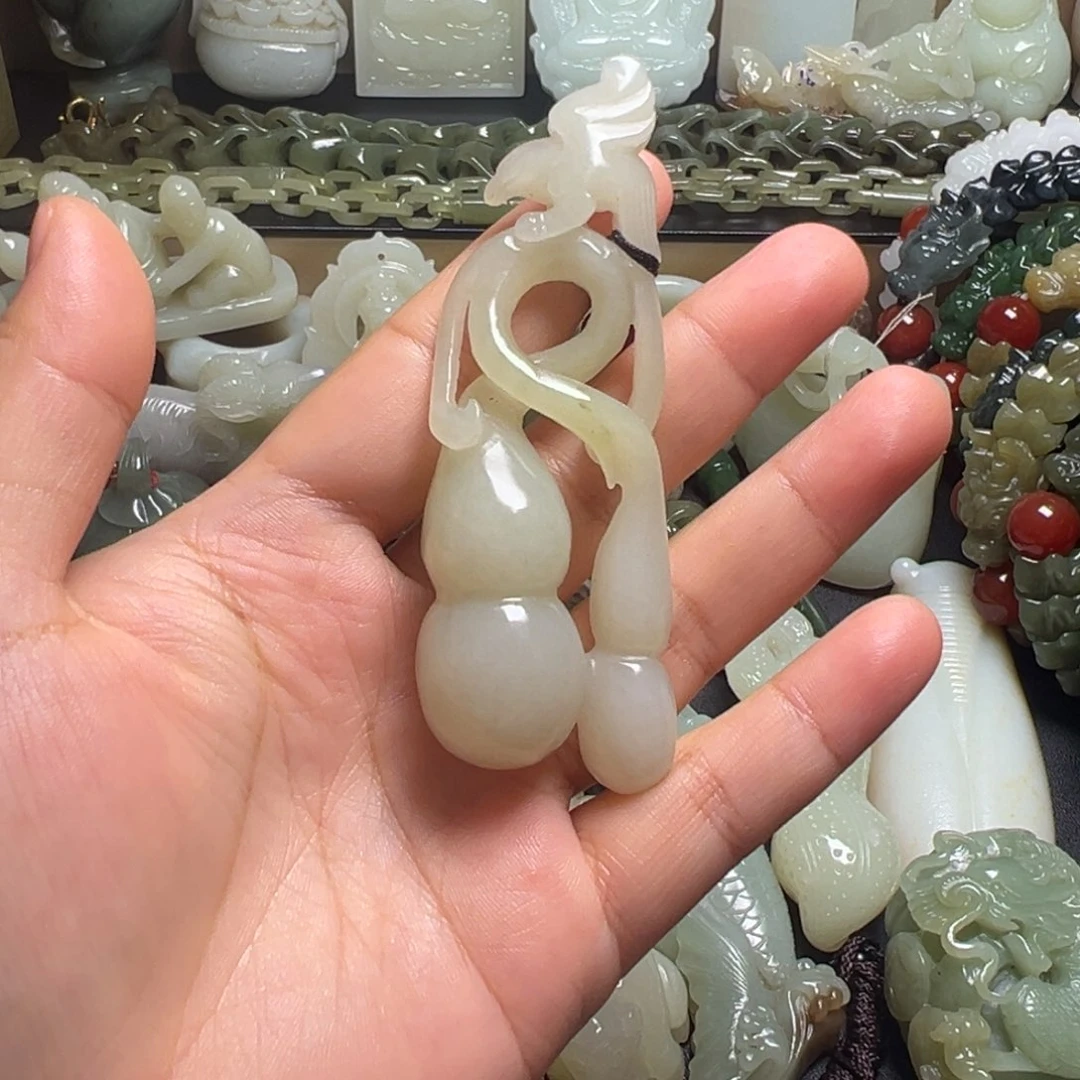 张***泉和田玉（糖玉）未镶嵌颈饰
