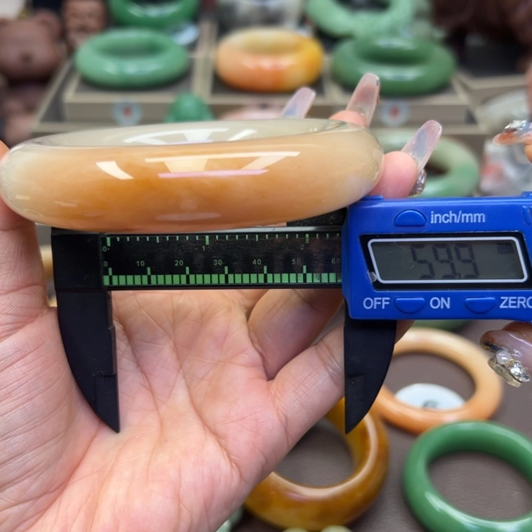 未镶嵌手镯石英岩玉