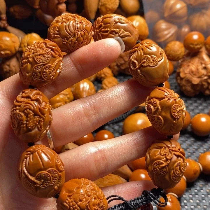 吊坠橄榄核钱袋金蟾