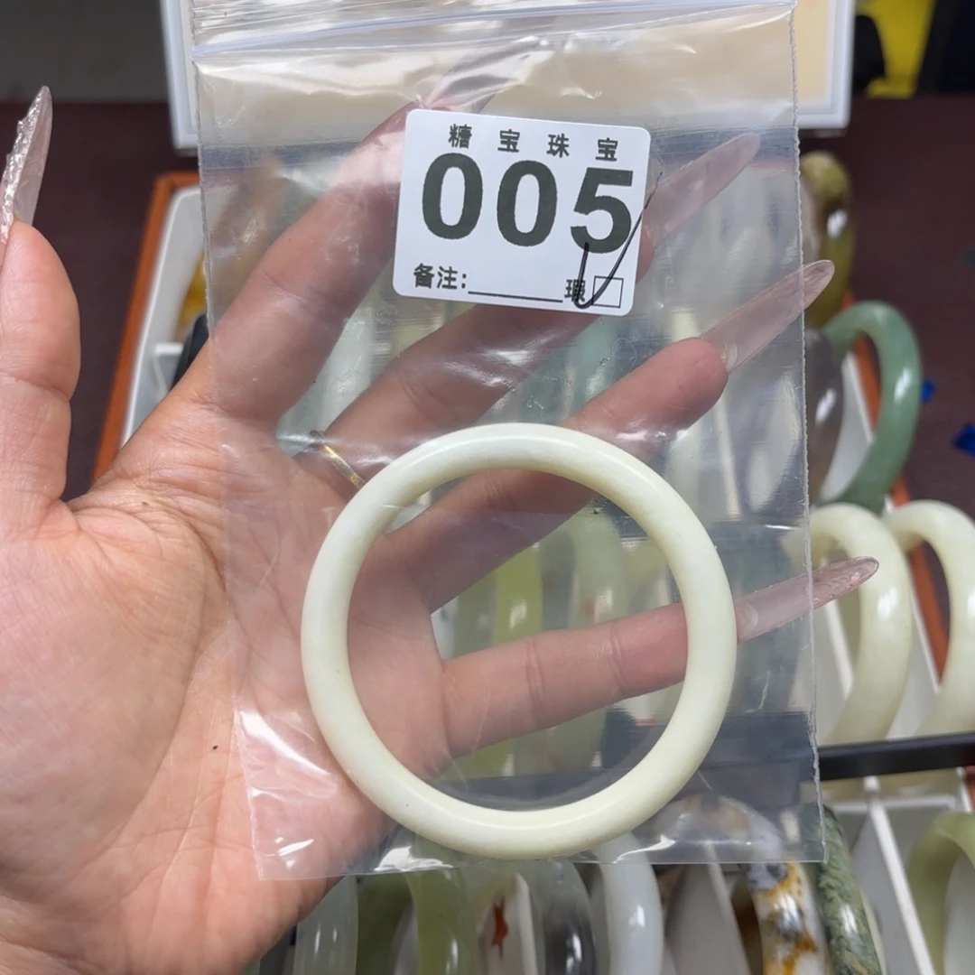 瑷***.蛇纹石玉未镶嵌手镯