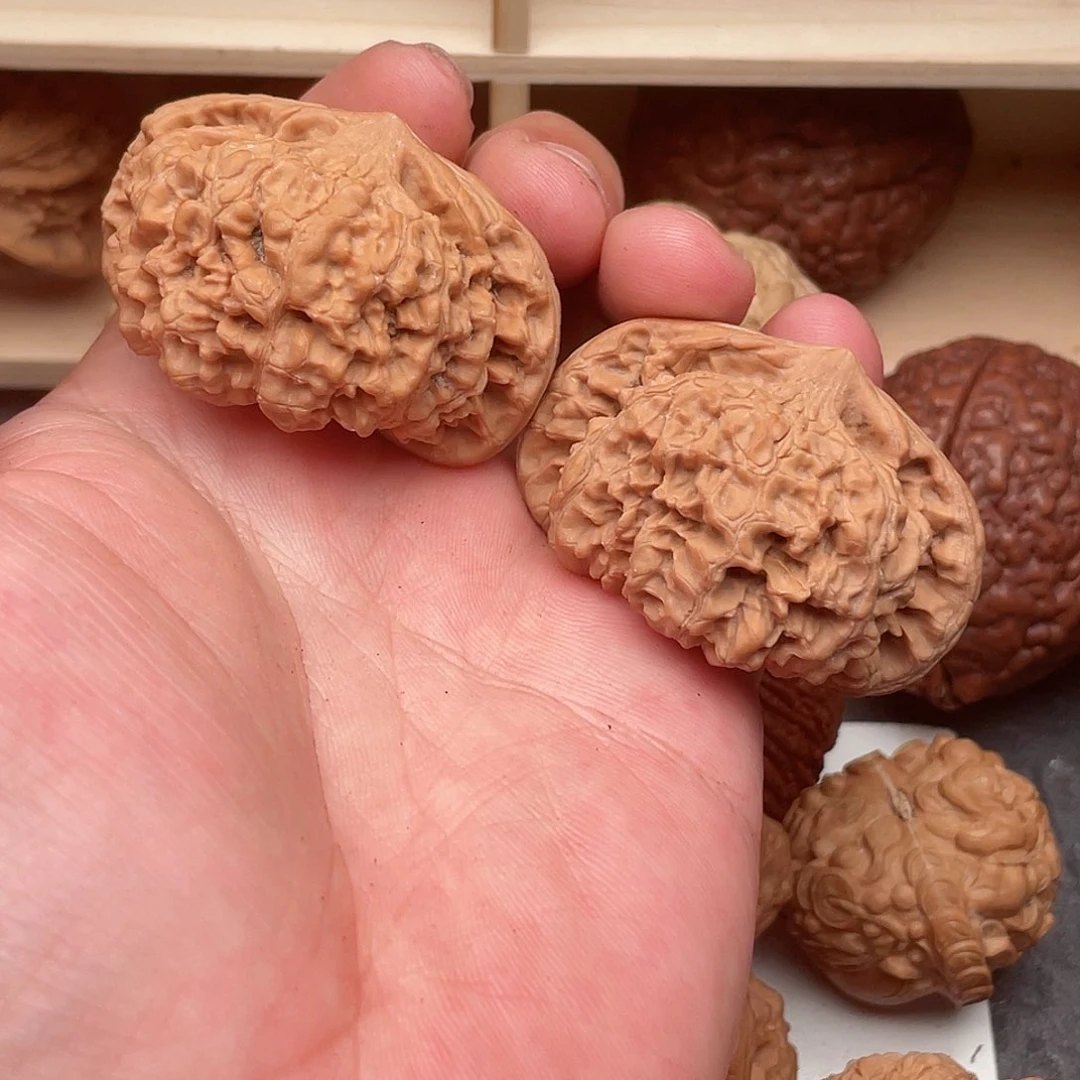 文玩核桃吊坠忠**虎官吗