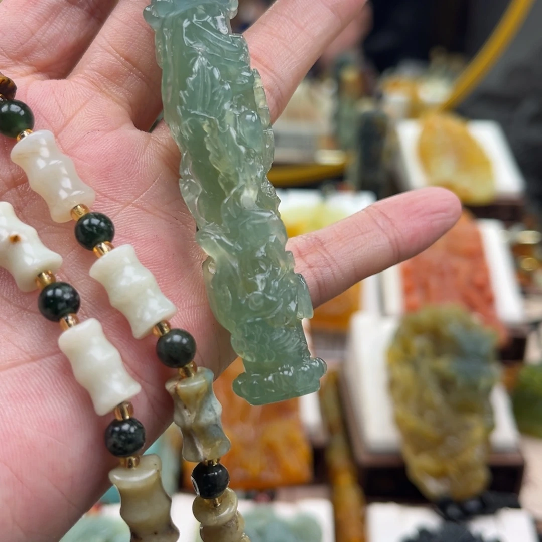 霸***馨岫玉未镶嵌挂件挂件