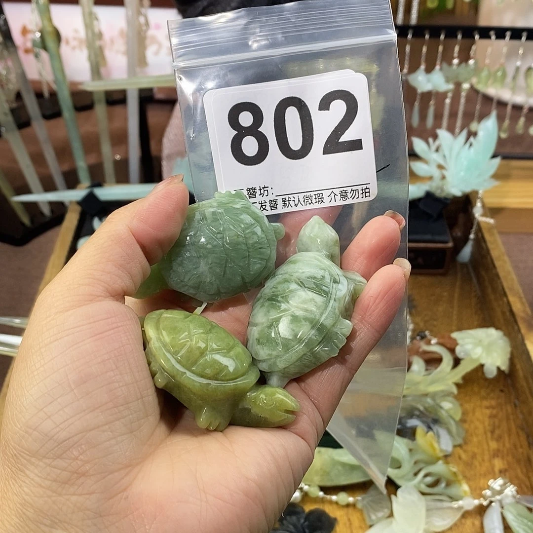 彤***宝合金蛇纹石玉发饰