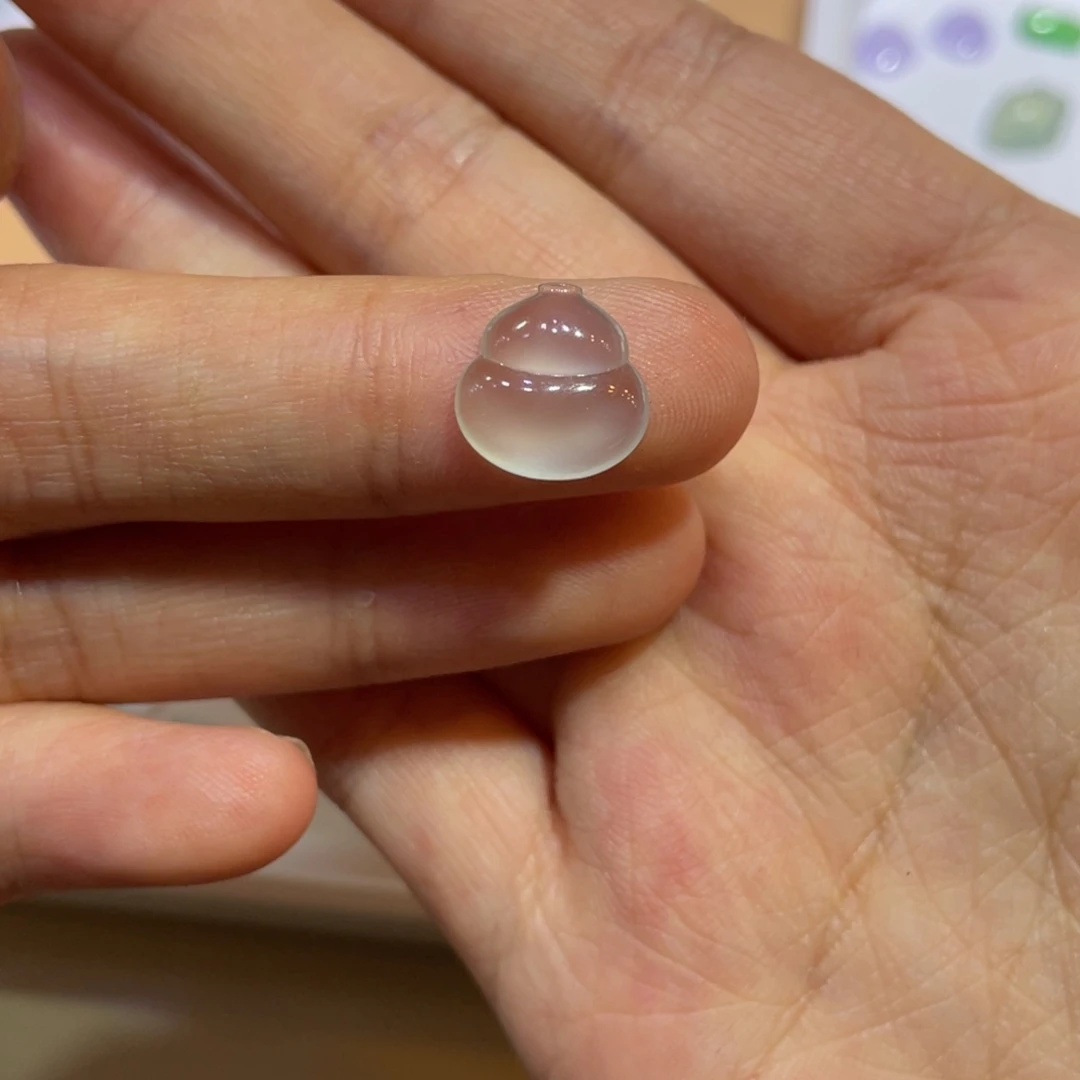翡翠未镶嵌颈饰葫芦