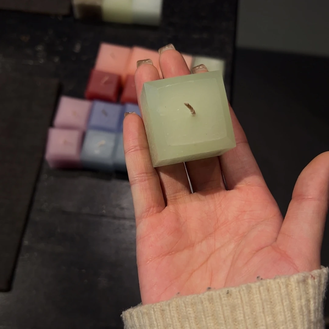 瓷片陶瓷。      陶瓷。