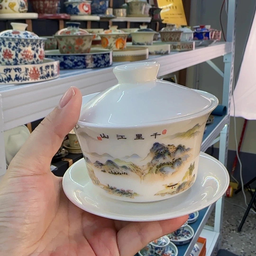 瓷片盖碗很精致很好看