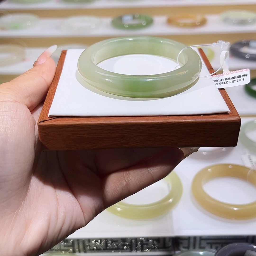 和田玉未镶嵌手镯晴底翠