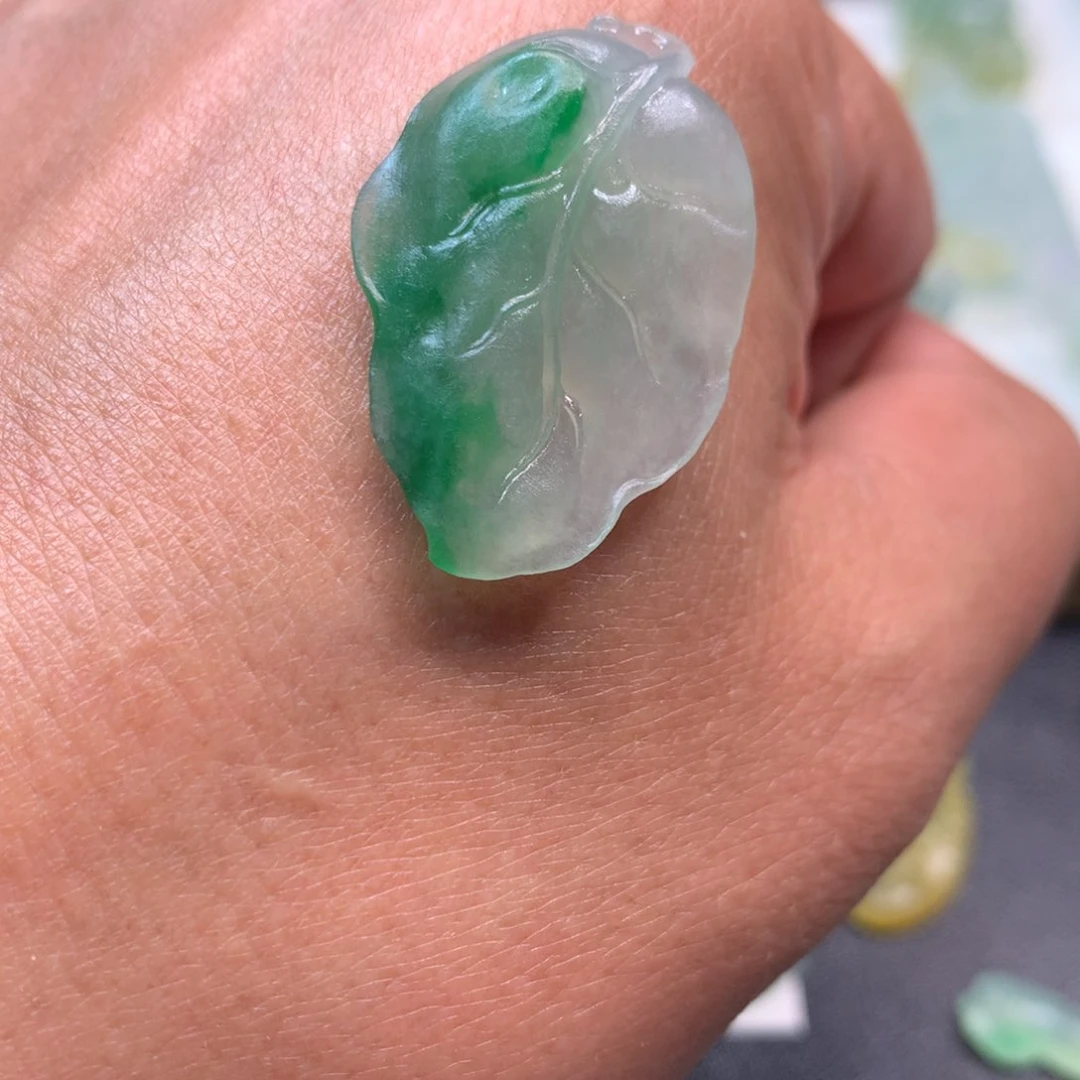 瑞***了定制翡翠未镶嵌翡翠