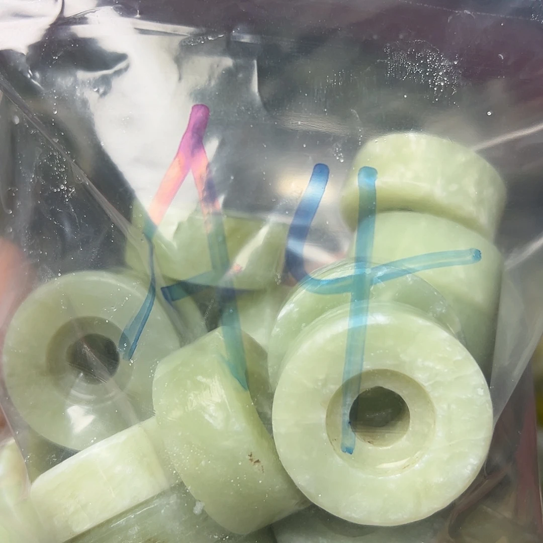 一****蛇纹石玉未镶嵌鱼缸石 盆景石