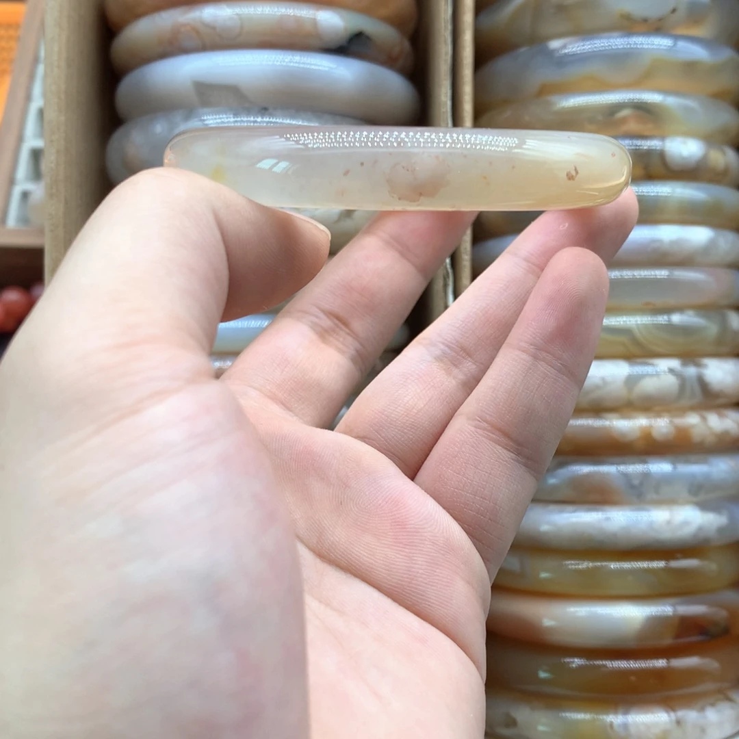 【闪购商品】玛瑙/玉髓手镯未镶嵌温**待