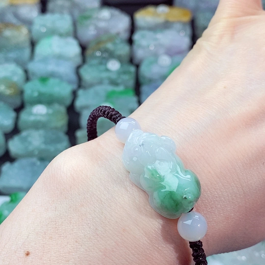 颈饰未镶嵌翡翠天然