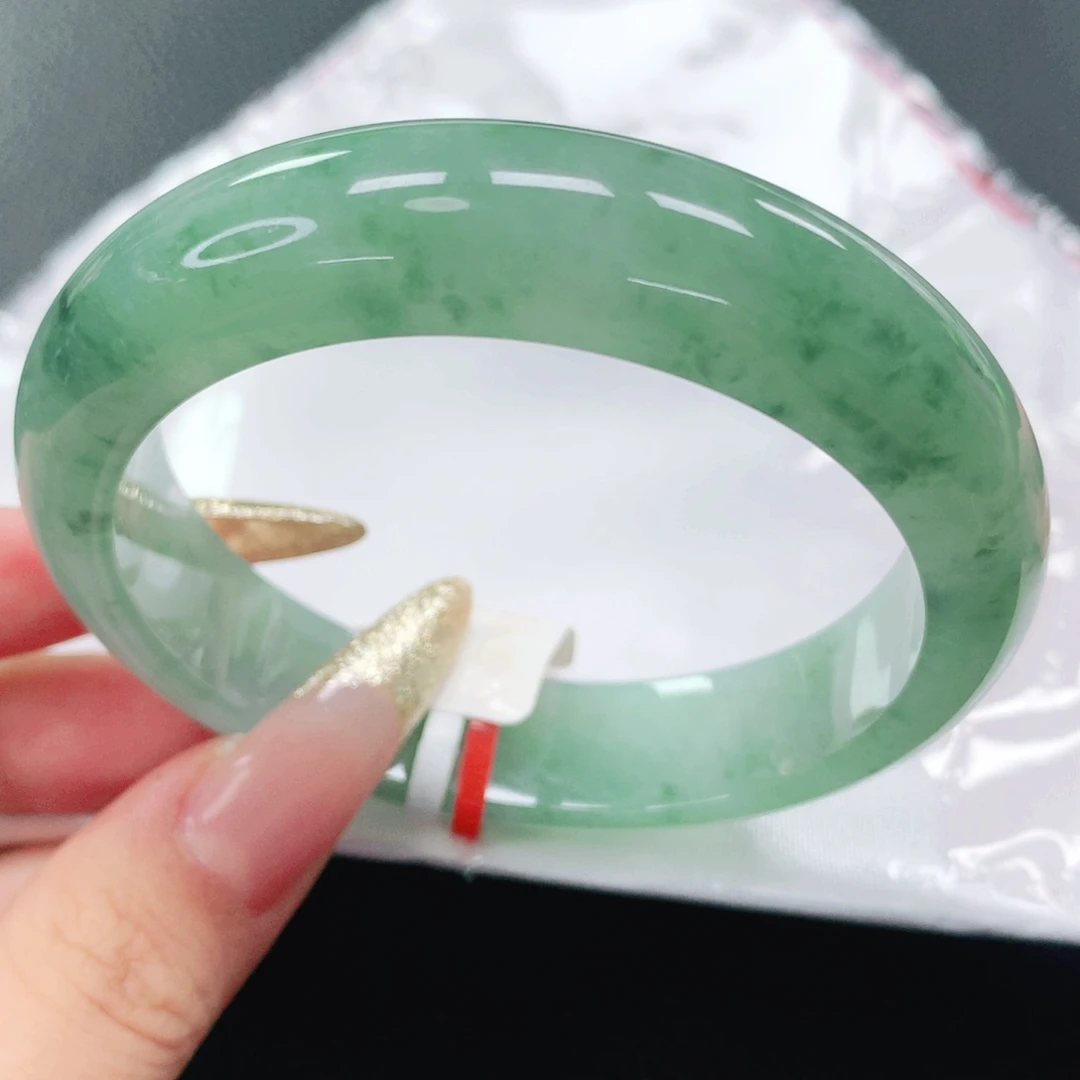 翡翠手镯未镶嵌57圈