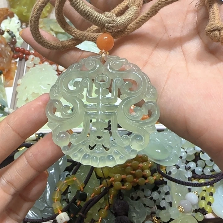 蛇纹石玉未镶嵌吊坠